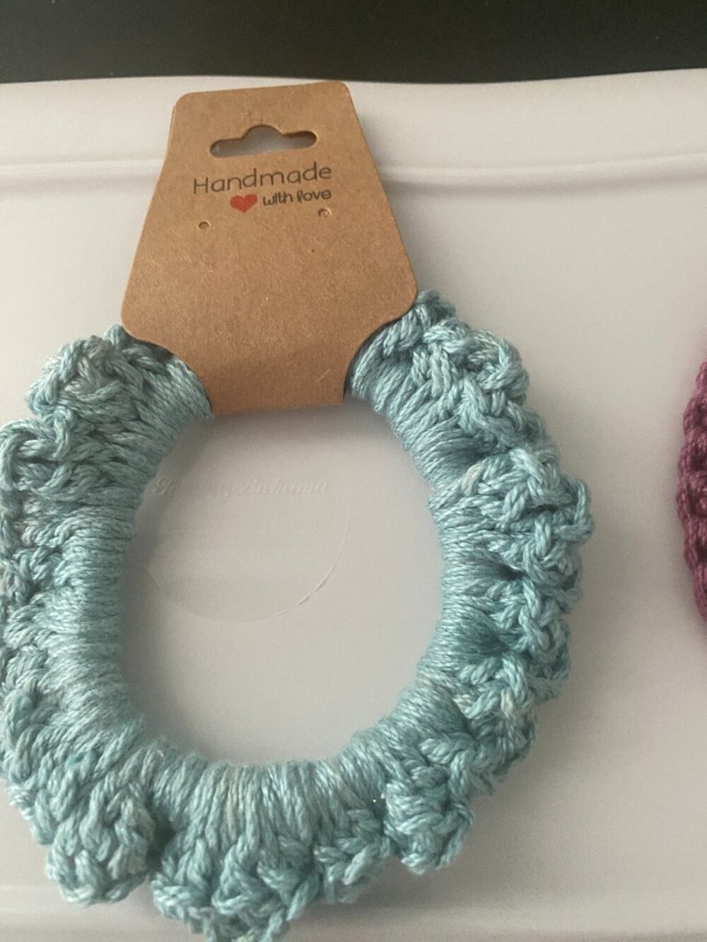 HANDMAKE CROCHETED SCRUNCHY. OS